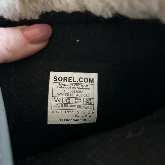 Sorel women’s carnival waterproof boots - Picture 3 of 3